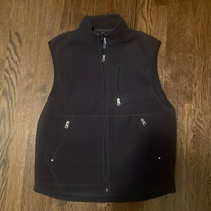 Men’s black GAP vest